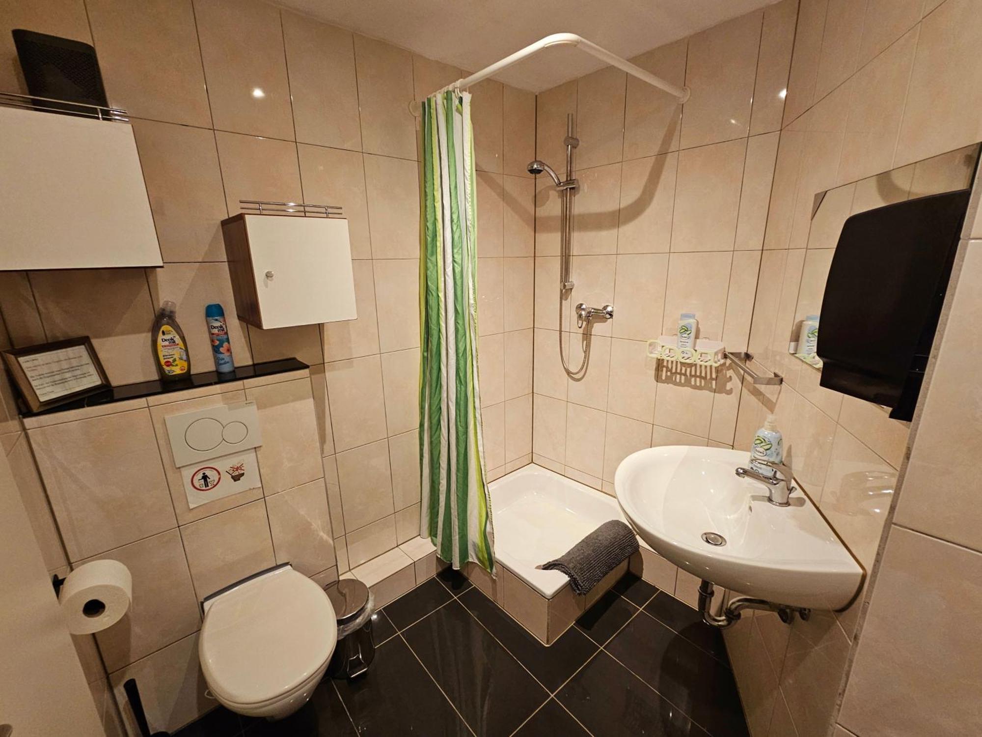 Gaesteappartement Viktoria سينشيم المظهر الخارجي الصورة